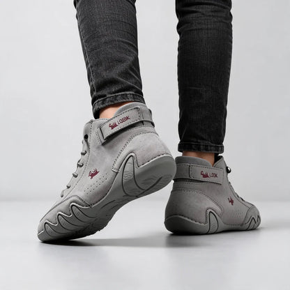 Barevo orthopädische Schuhe in Grau, am Fuß getragen