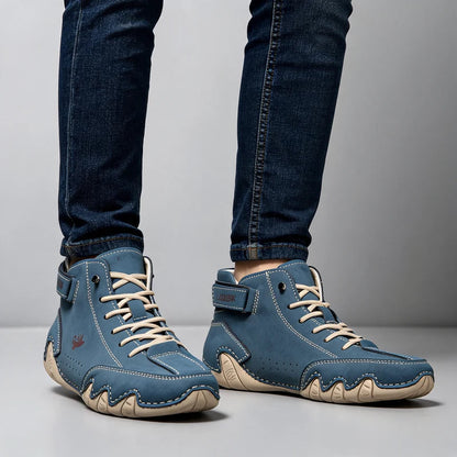 Barevo orthopädische Schuhe in Dunkelblau, am Fuß getragen