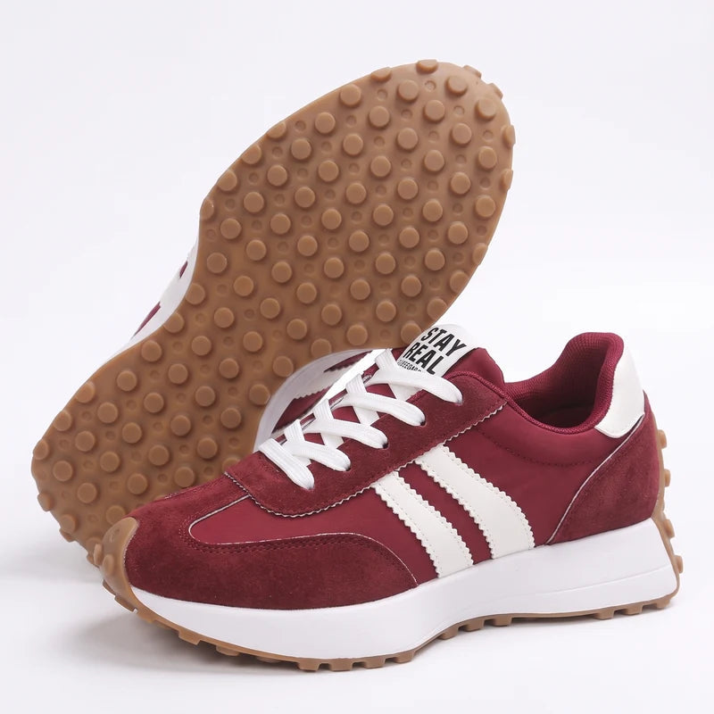 Fleureva Retro-Damensneaker in Rot, Seitenansicht mit Sohle