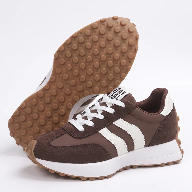 Fleureva Retro-Damensneaker in Braun, Seitenansicht mit Sohle