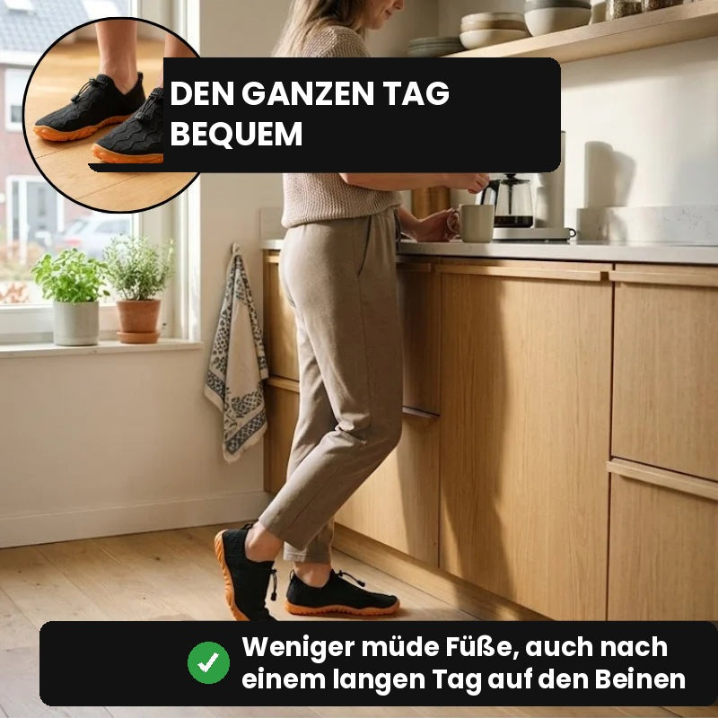 Frau in der Küche mit schwarzen Glidevo Slippern