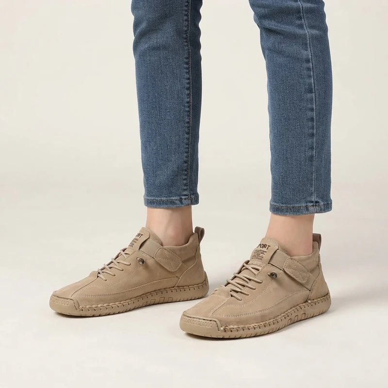 MayFit Slip Slip-on-Sneaker in Beige, am Fuß getragen