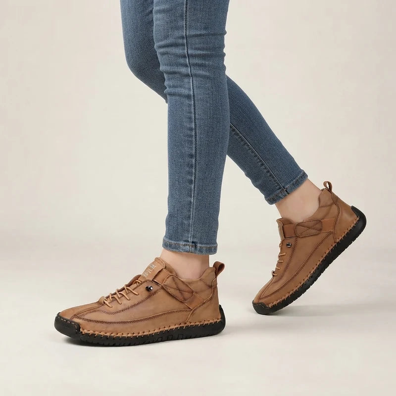 MayFit Slip Slip-on-Sneaker in Hellbraun, beim Gehen getragen