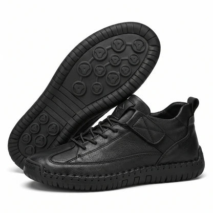 MayFit Slip Slip-on-Sneaker in Schwarz – Seitenansicht und Sohle