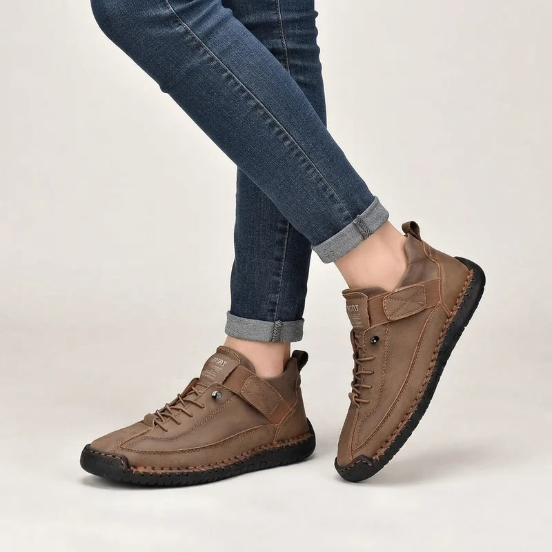 MayFit Slip Slip-on-Sneaker in Khaki, beim Gehen getragen