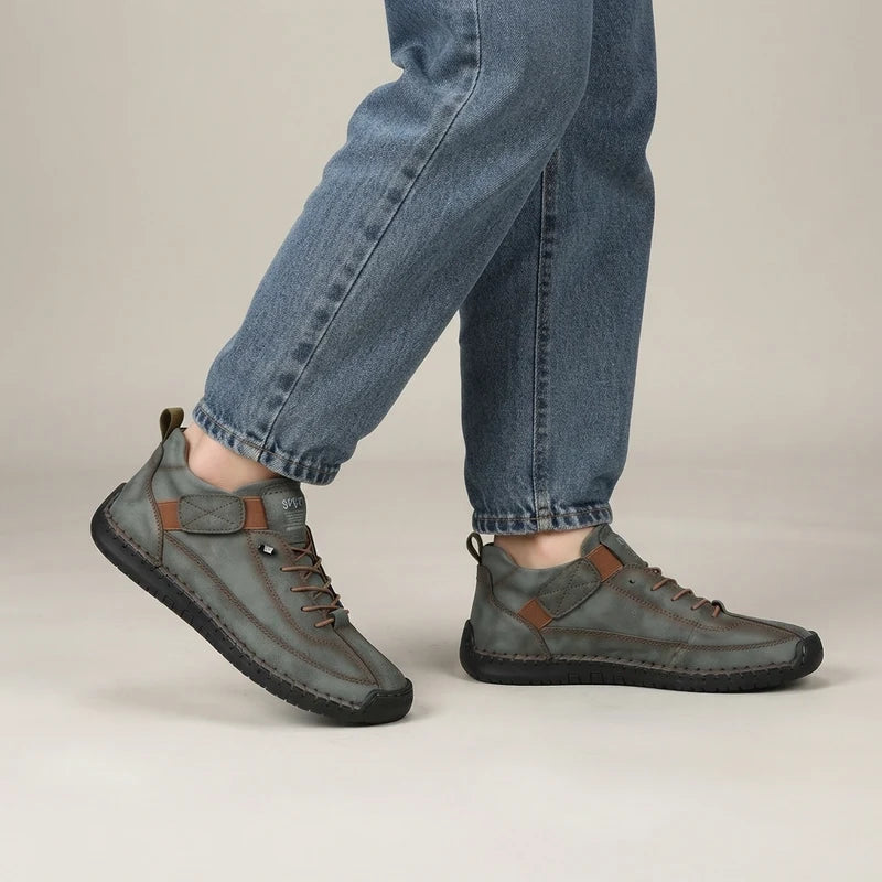 MayFit Slip Slip-on-Sneaker in Grün, beim Gehen getragen
