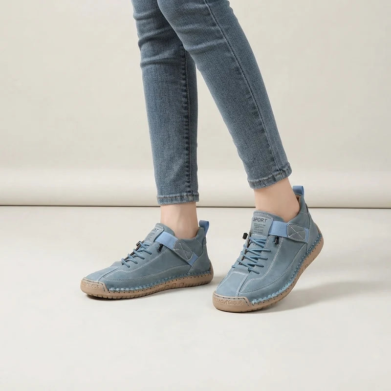 MayFit Slip Slip-on-Sneaker in Hellblau, am Fuß getragen