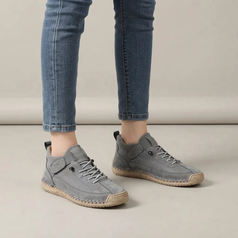 MayFit Slip Slip-on-Sneaker in Grau, am Fuß getragen