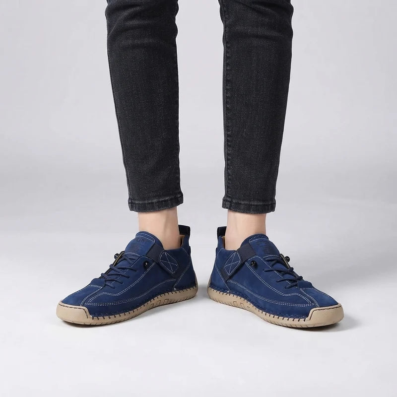 MayFit Slip Slip-on-Sneaker in Dunkelblau, am Fuß getragen