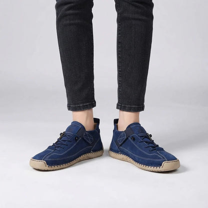 MayFit Slip Slip-on-Sneaker in Dunkelblau, am Fuß getragen