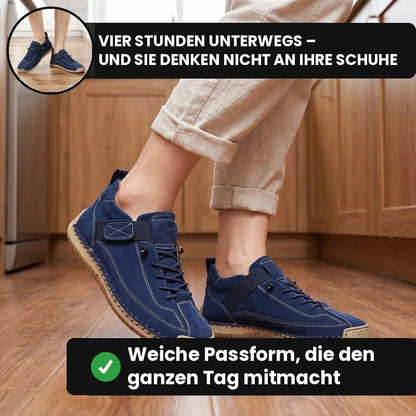 MayFit Slip in Dunkelblau beim Gehen in der Küche