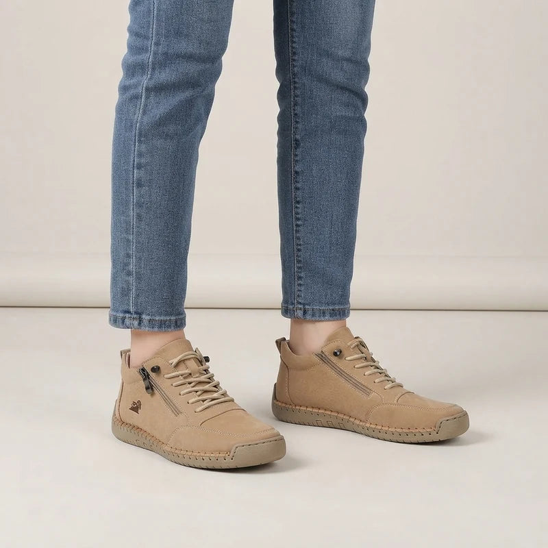 MayFit Zip Komfort-Sneaker in Beige, am Fuß getragen