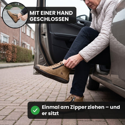 Frau schließt an der Autotür den Reißverschluss ihres MayFit Zip in Khaki