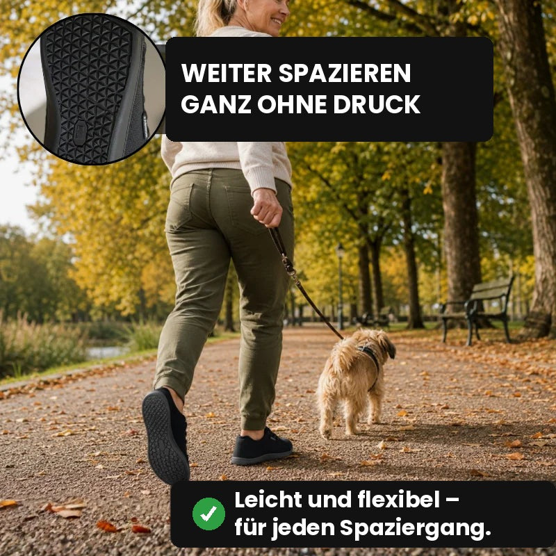 Frau mit Hund beim Herbstspaziergang in schwarzen Ruimevo® Sneakern, daneben die Laufsohle im Detail