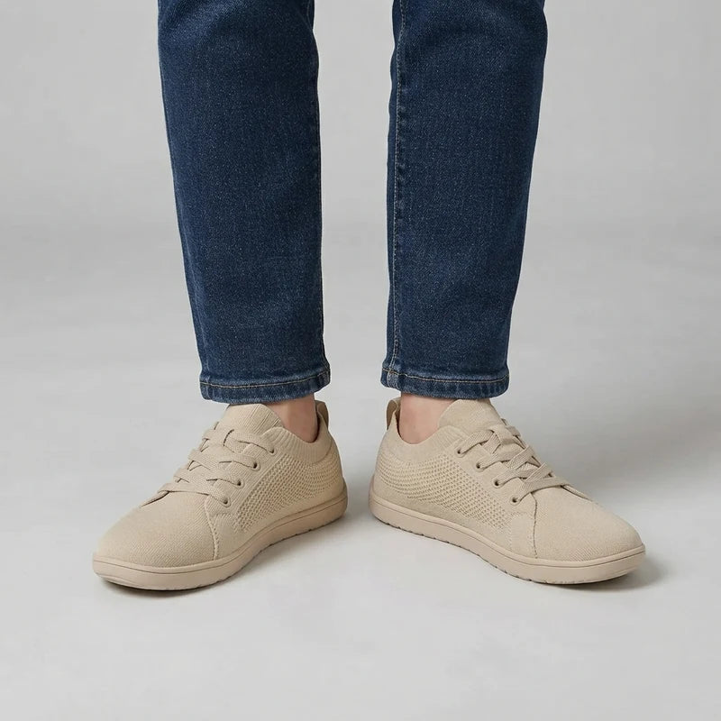 Stapvrij® Komfortsneaker in Beige, am Fuß getragen zur Jeans