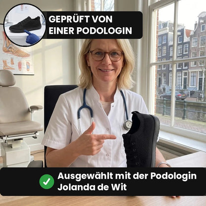 Podologin in der Praxis zeigt auf den schwarzen Stapvrij® Komfortsneaker